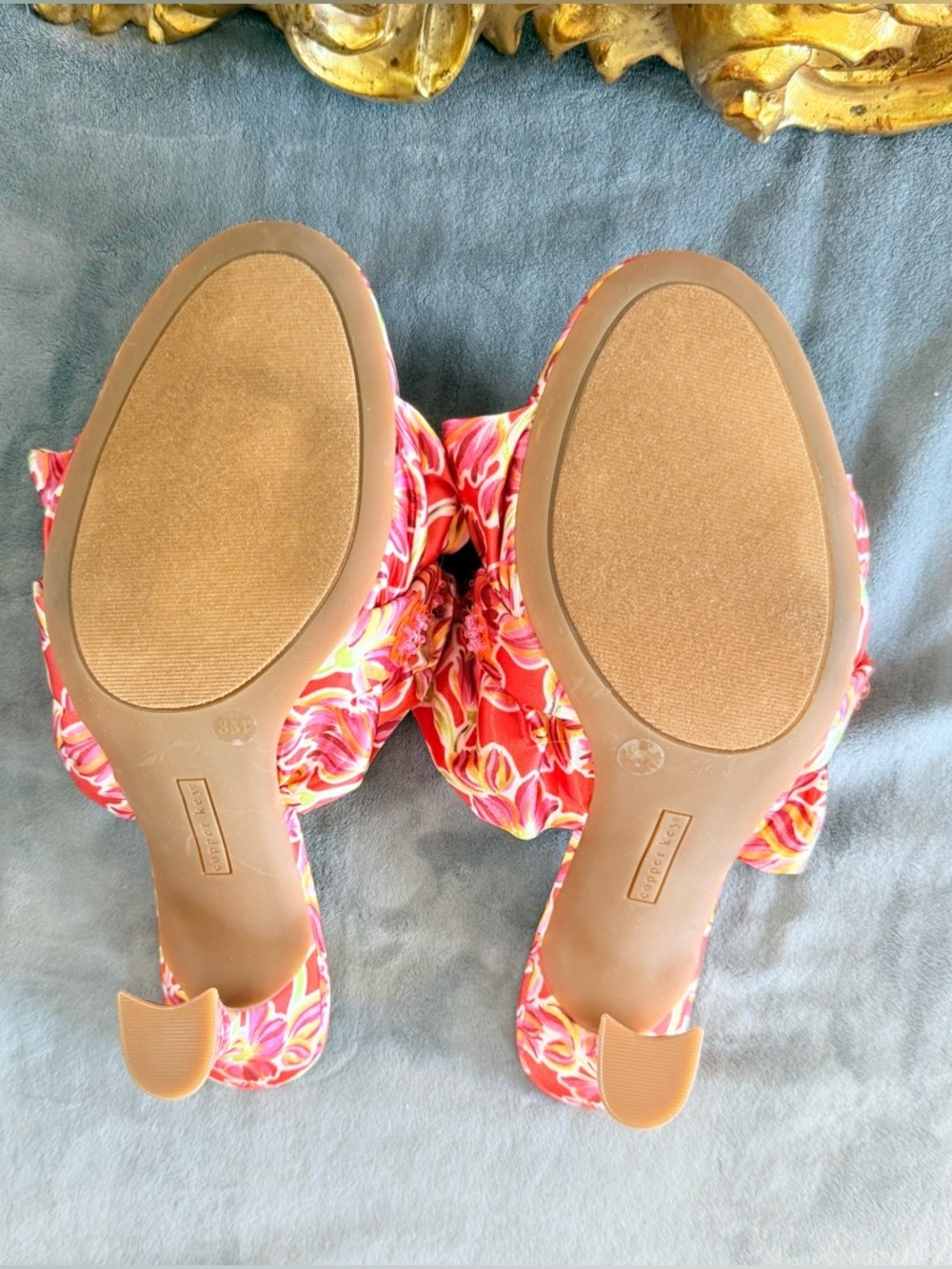🌺 Copper Key Embroidered Floral Ruffle Mule Heels 🌺 - Picture 6 of 6
